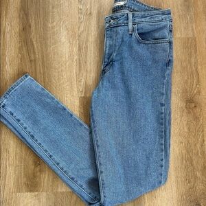 Levi’s Strauss Stylish Blue Women's Skinny Jeans size 29